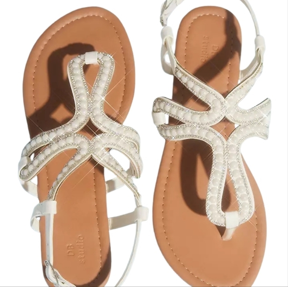 DB Studio “Jelena” Pearl & Rhinestone T-Strap Flat Sandals Ivory 9 NWT - Picture 1 of 7